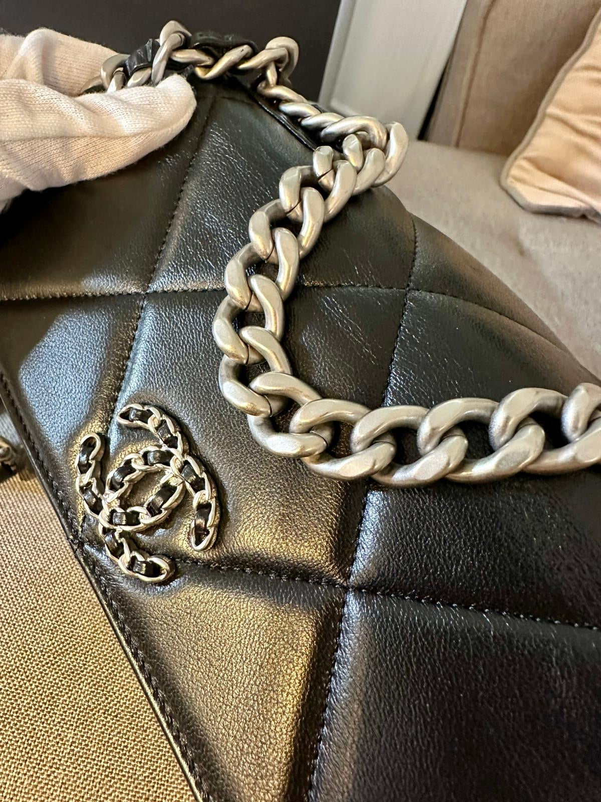*現貨*CHANEL 19 WOC 經典19小羊皮鏈包-黑銀釦  P116000 /T150000