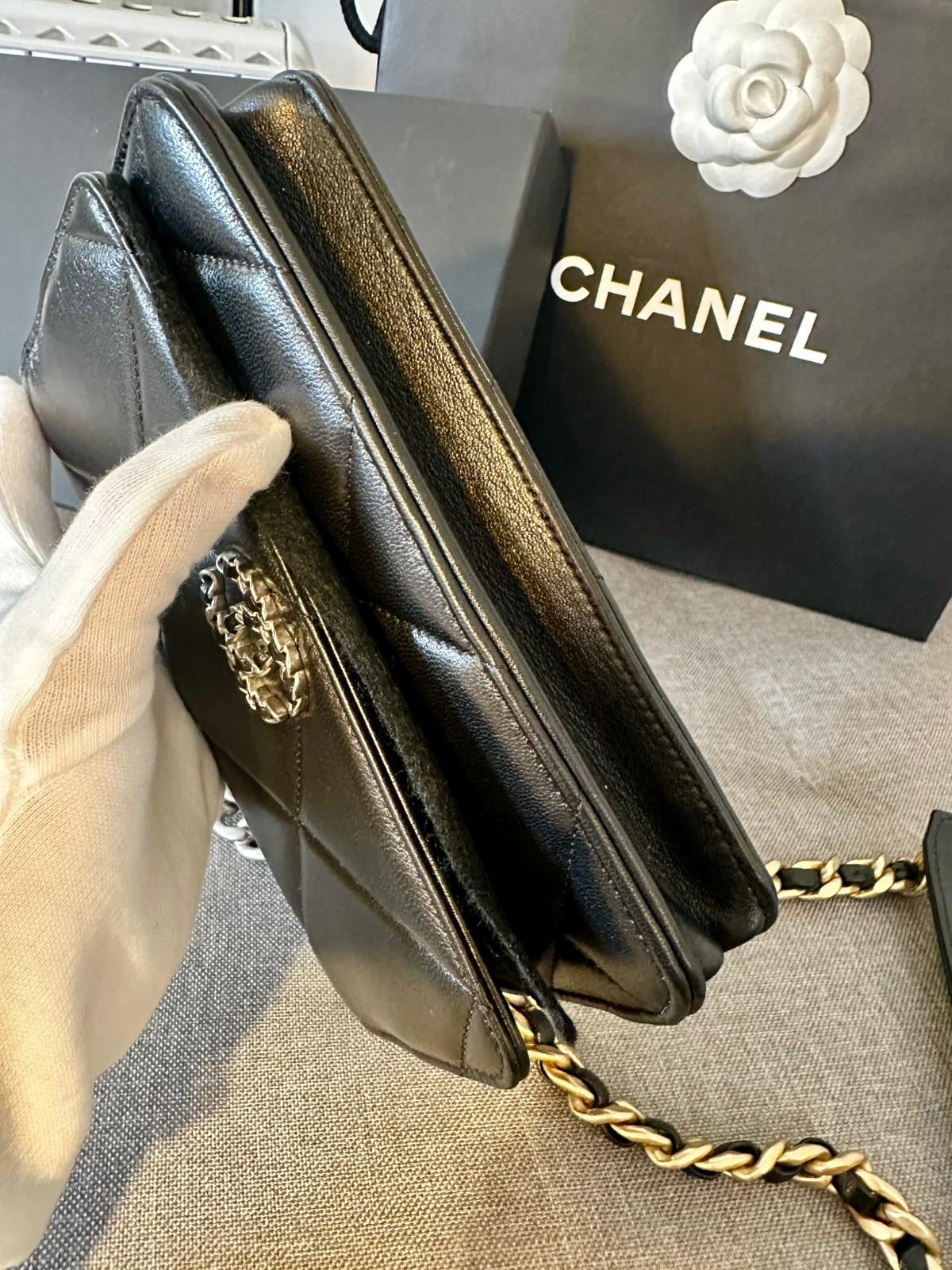 *現貨*CHANEL 19 WOC 經典19小羊皮鏈包-黑銀釦  P116000 /T150000