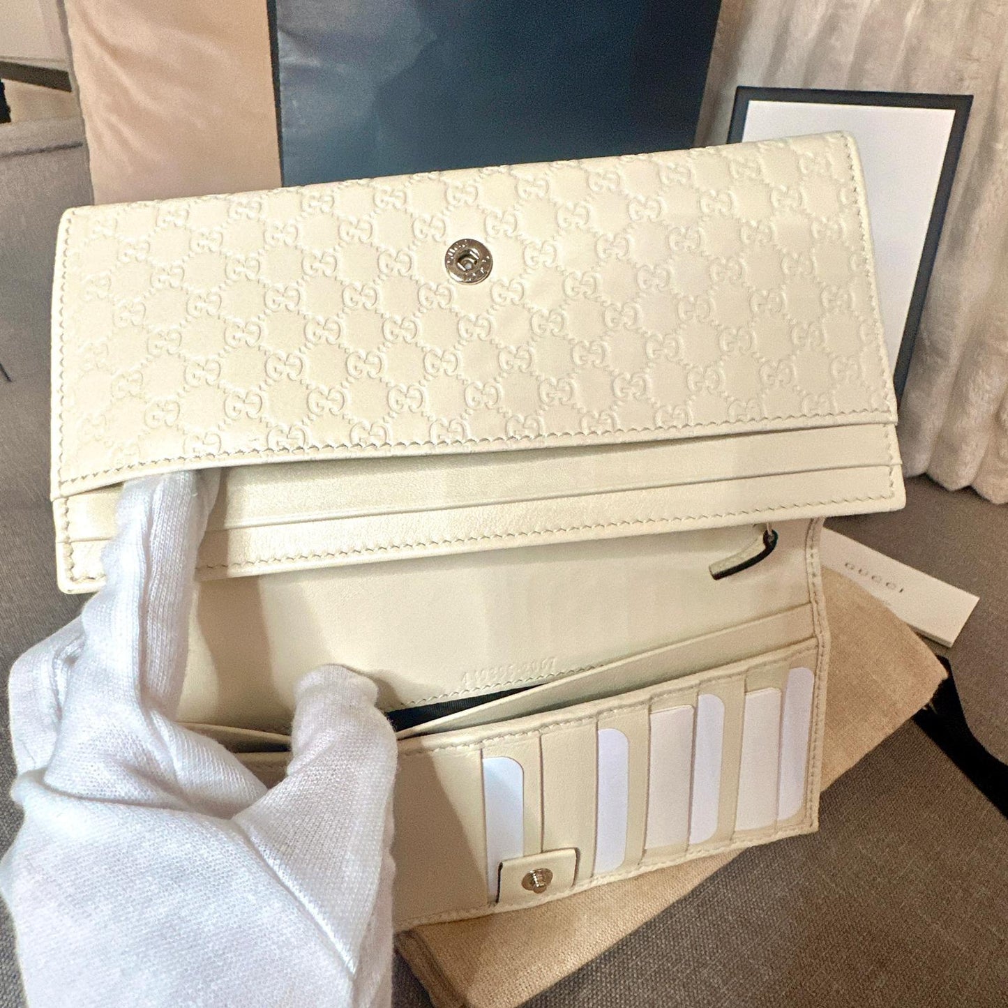 *現貨*@Gucci Calfskin 壓紋翻蓋長夾-白雪公主奶白 P7800 /T14000