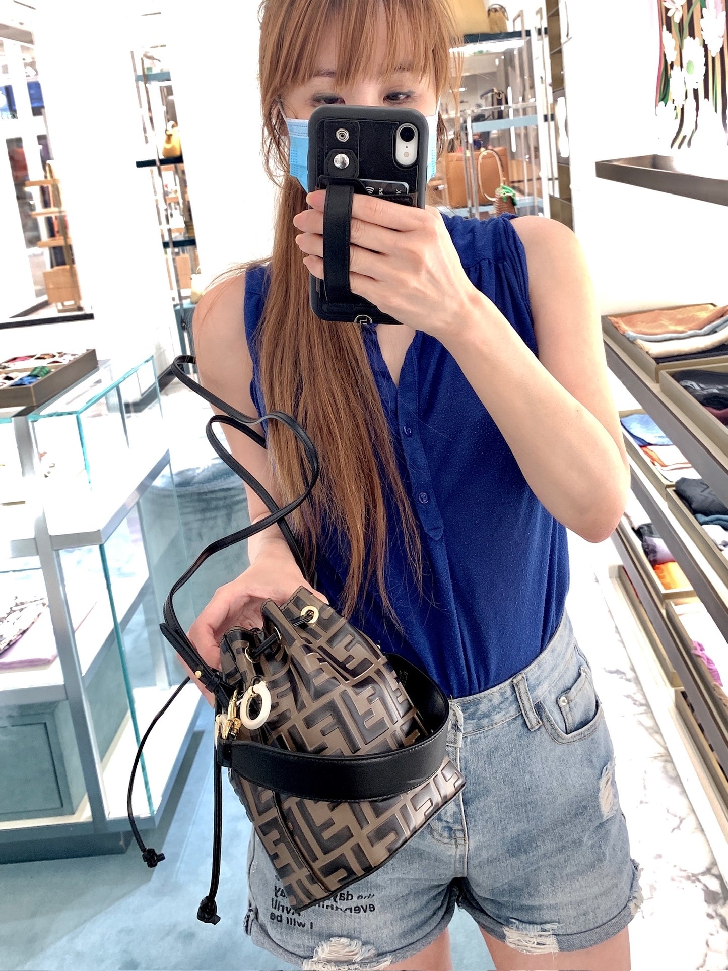 Fendi Mon Tresor Mini 迷你牛皮抽繩水桶包/1420E1550💰