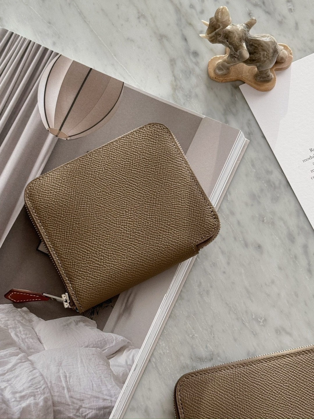 *現貨*Hermes Silk'in Compact Wallet 絲巾短夾大象灰 P32800 /T38500