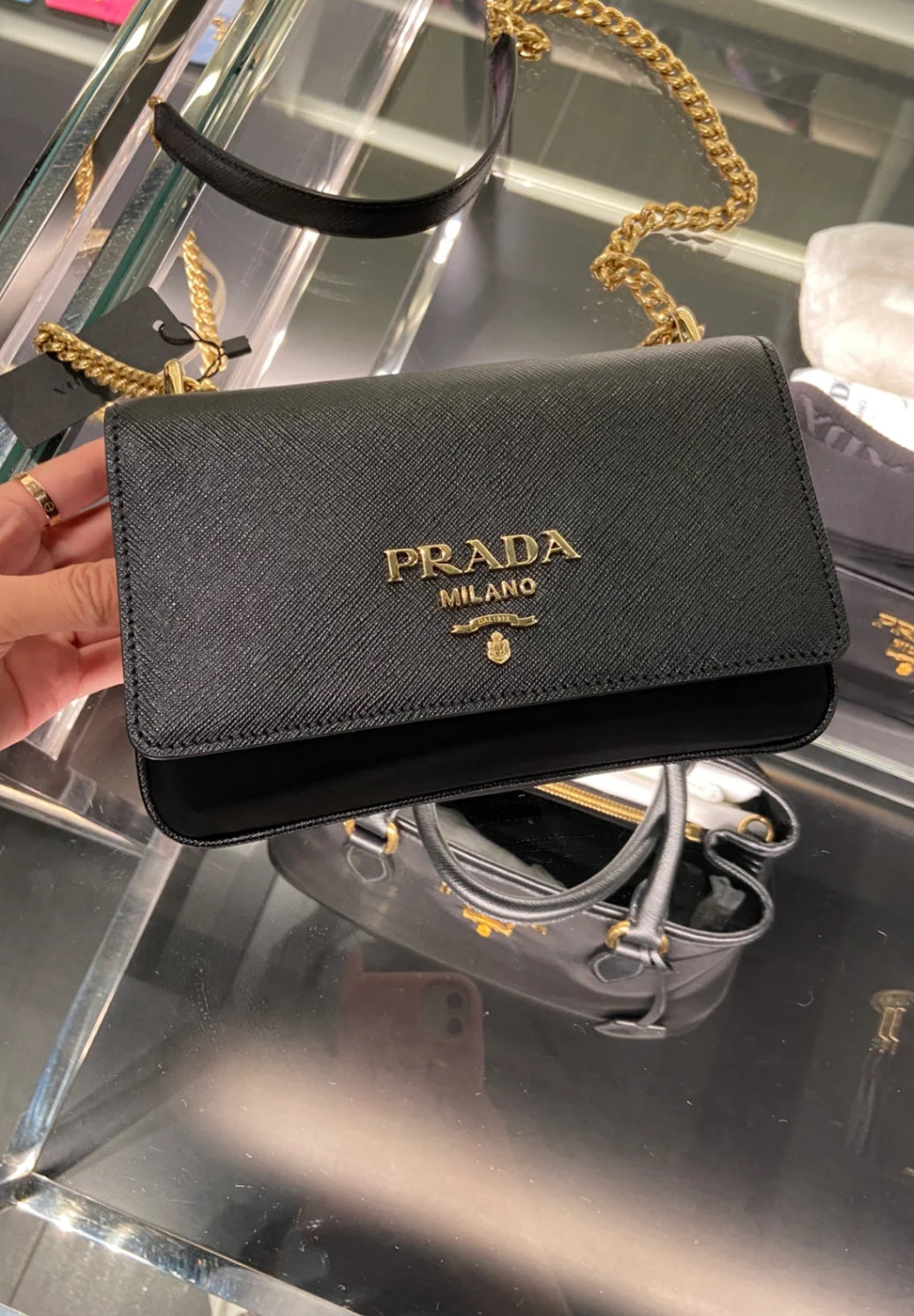 @Prada▪️Pattina 大款防刮皮翻蓋鏈條肩背包/900🔔限時折🉐41500