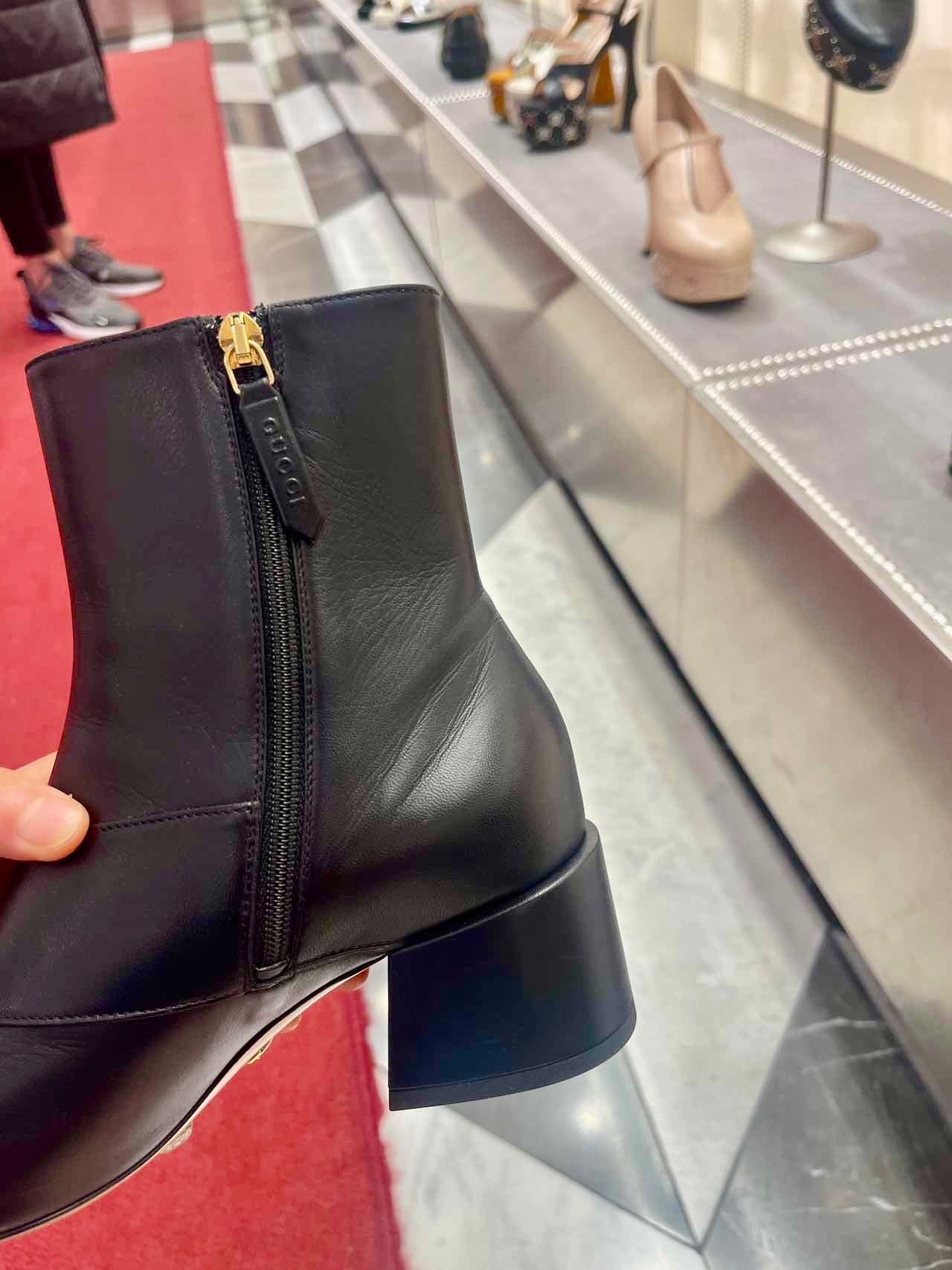 *@Gucci Blondie 側邊GG金釦女士短靴/970P485 🔔限時折🉐22630