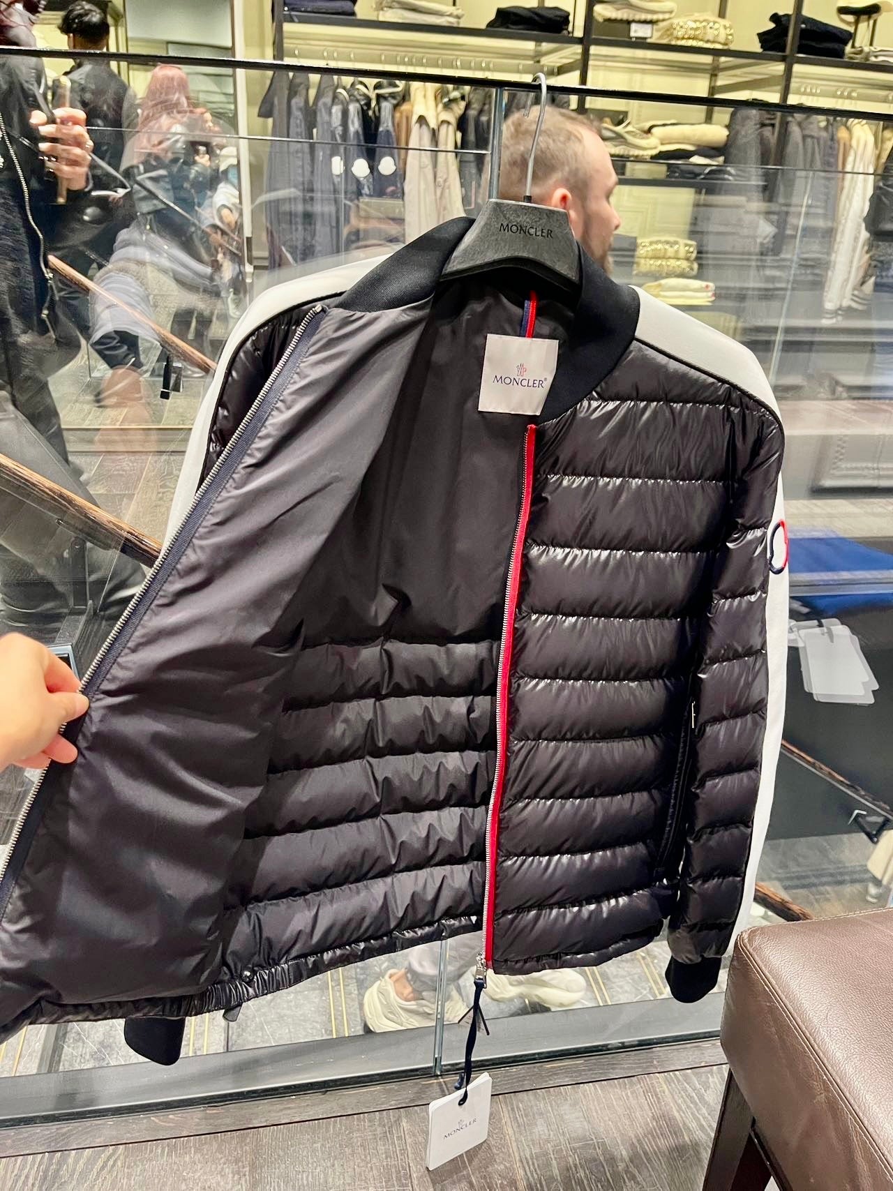 @Moncler 薄羽絨外套/703 🔔限時折🉐32640