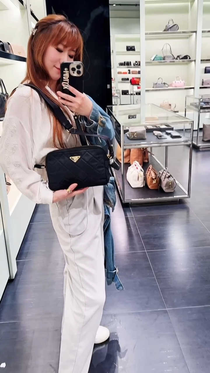 @Prada►Impuntu 尼龍菱格紋相機包/P880