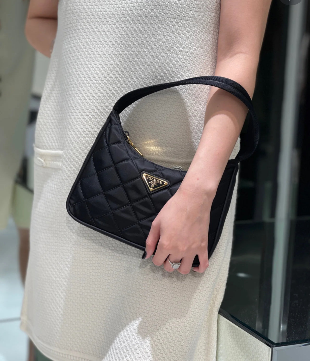@Prada▪️Neo 菱格金標腋下包/P740 🔔限時折🉐33980🏷️