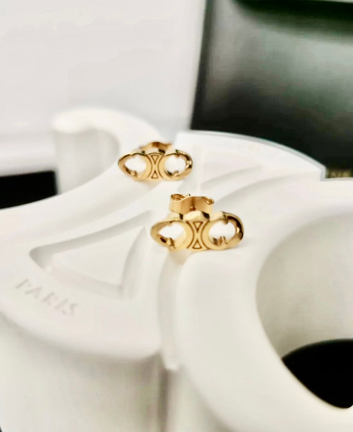 Celine Triomphe Gourmette Studs 金色耳環/345E370 🉐13950🇪🇺