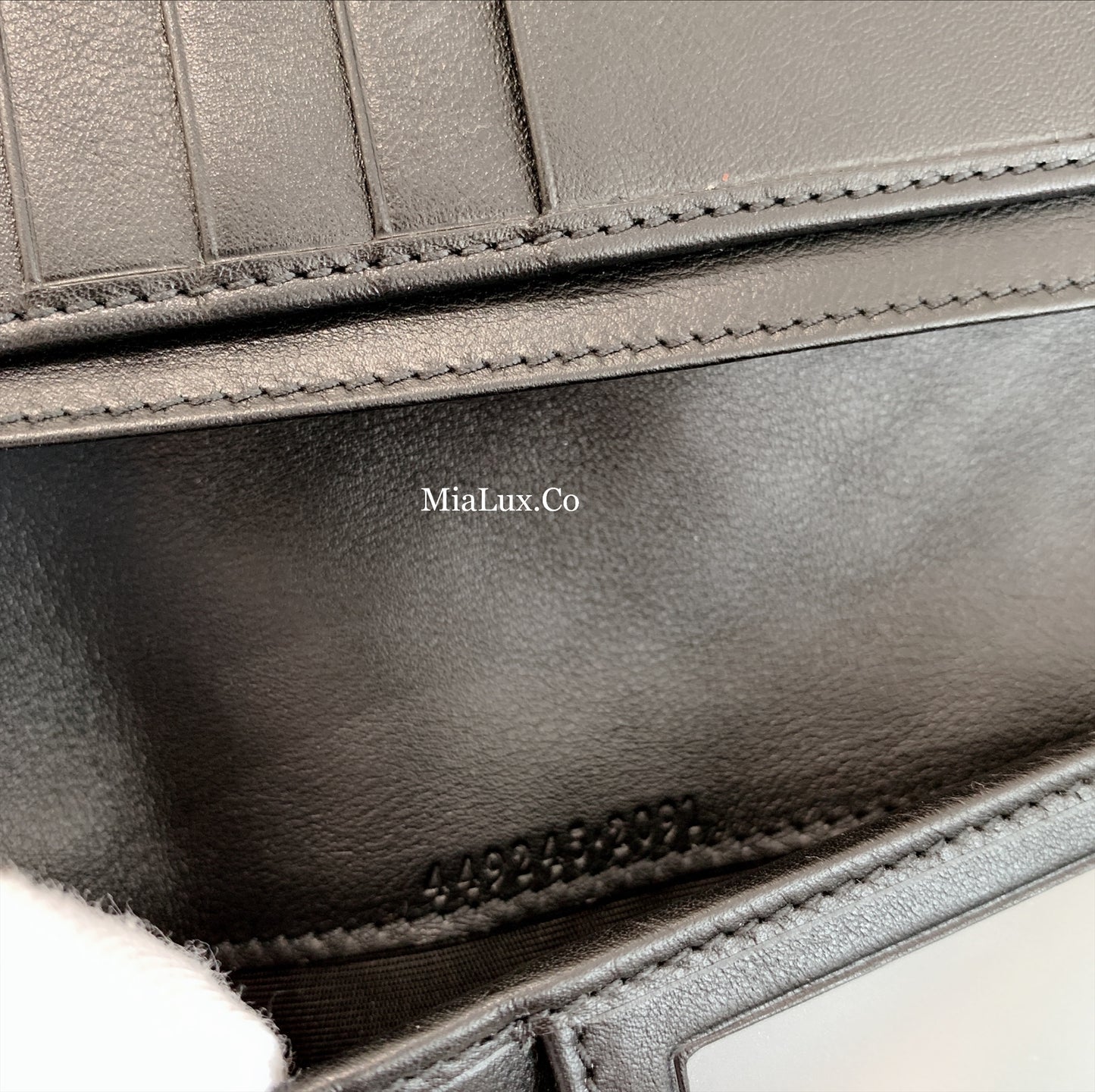 @Gucci Embossed Long Wallet 男生款壓紋對開長夾/P235