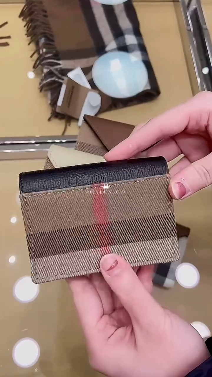 @Burberry▪️Jade Check Mini 格紋拼色WOC信封錢包/380P265 🔥下殺🉐12930