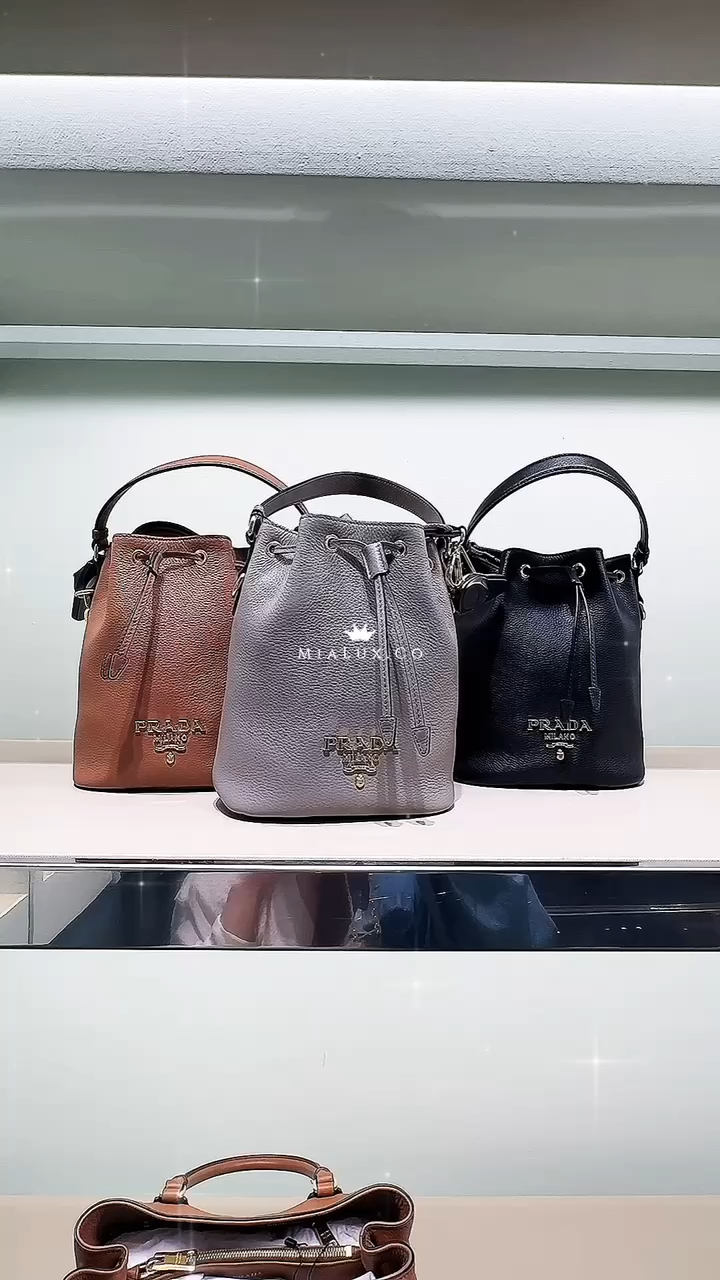 @Prada►Phenix 鳳凰皮革抽繩水桶包/P910