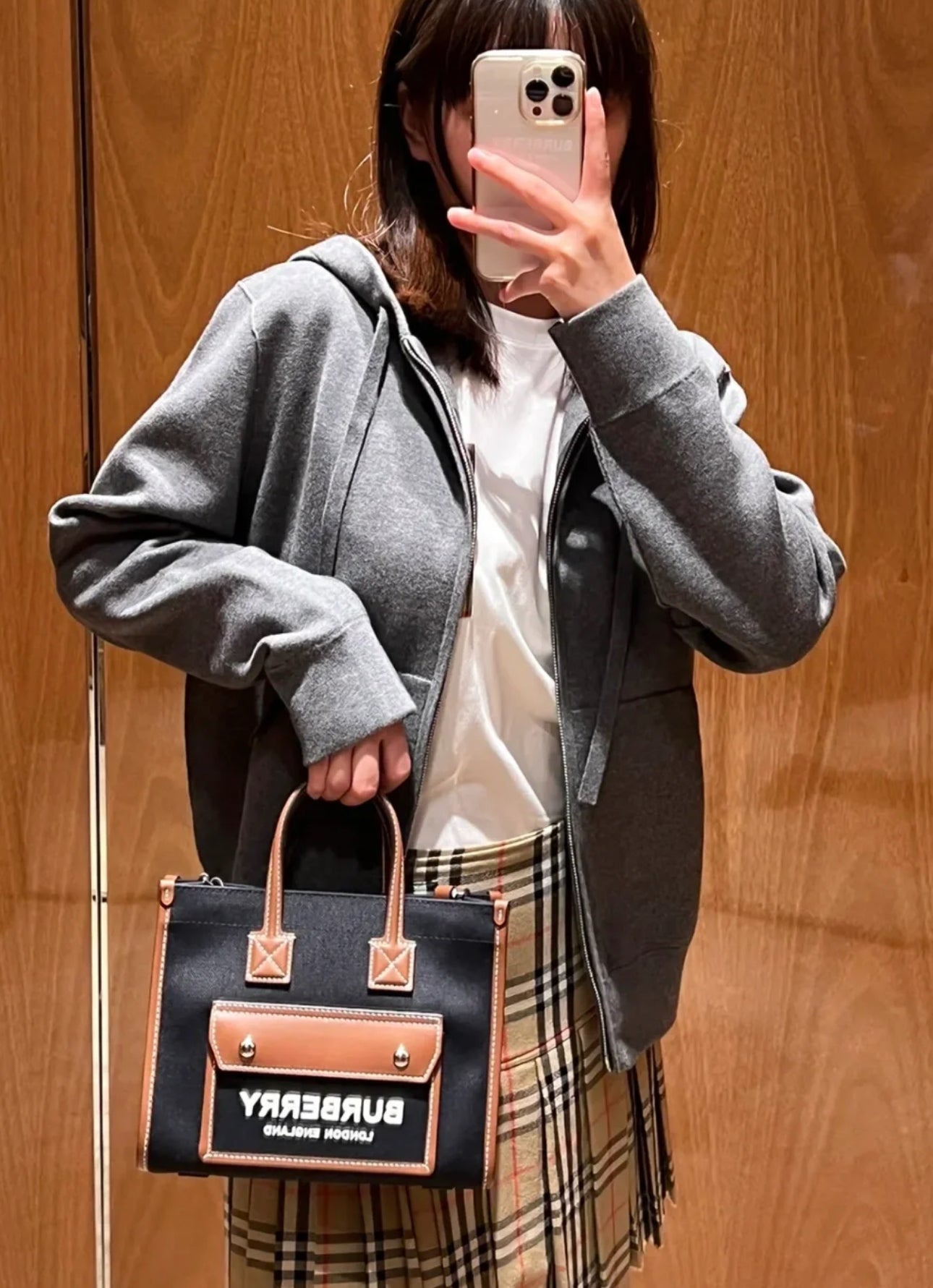 @Burberry▪️Freya Mini托特包-黑/920P645 🔥折上七折🉐21320