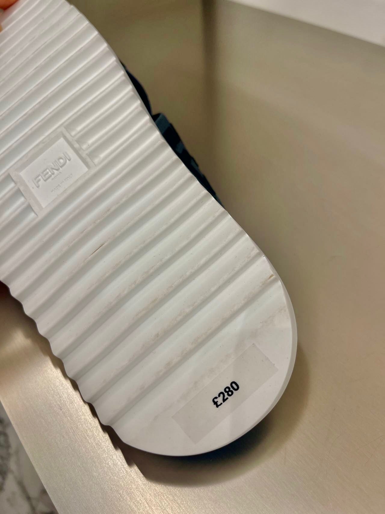 @Fendi 男生款拖鞋/280 🔔限時折扣 🉐13600