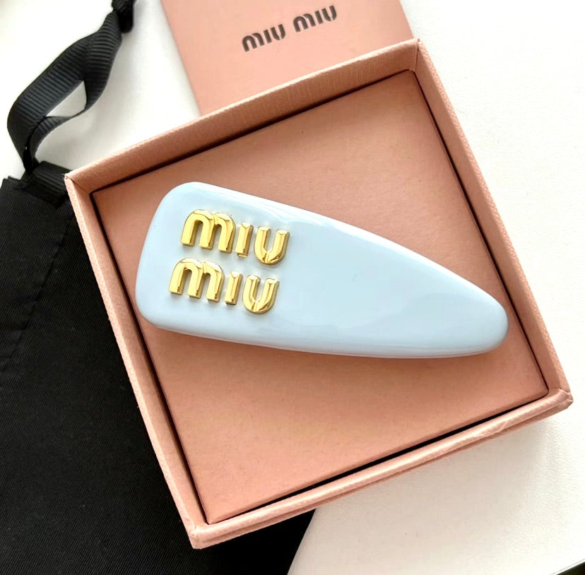 MiuMiu Patent Leather Hair Clip 漆皮髮夾/320E350 🍀🉐14200🇪🇺