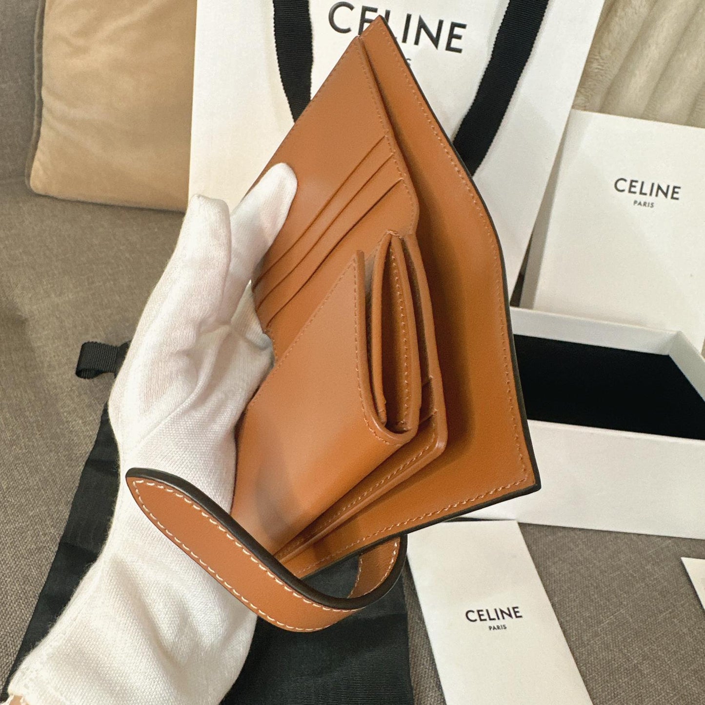 *現貨*Celine▪️Strap In Triomphe S 老花牛皮短夾-棕 P12000 /T20000