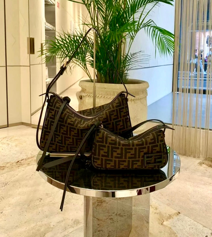 Fendi Simply Mini 迷你提花腋下包/1350E1500 🉐55000🇪🇺