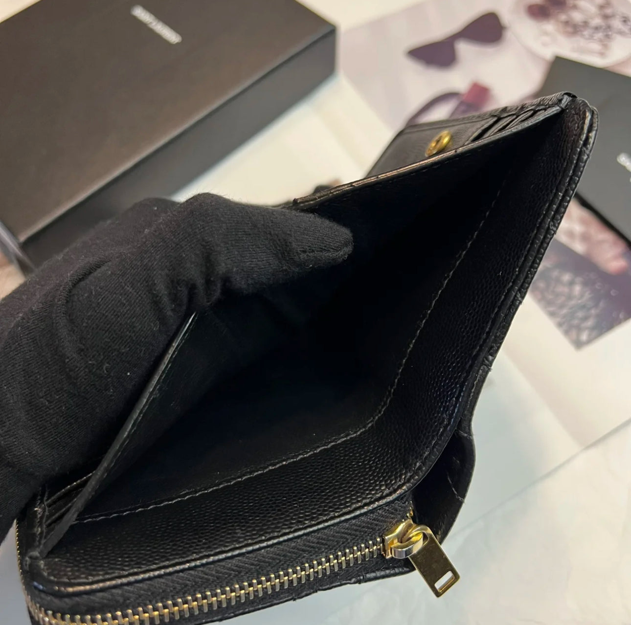 YSL Cassandre Matelasse 魚子醬粒面牛皮拉鍊錢包-黑金/525C473 ㊙️折扣🉐19870💰