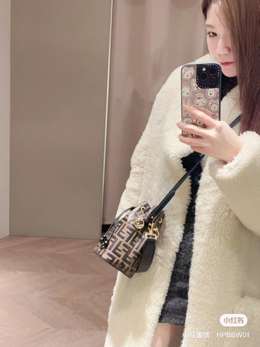 Fendi Mon Tresor Mini 迷你牛皮抽繩水桶包/1420E1550💰