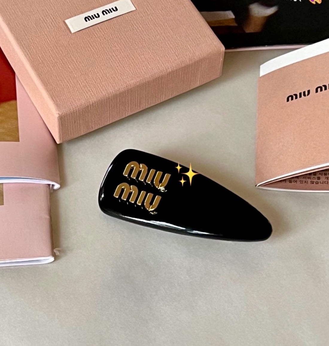 MiuMiu Patent Leather Hair Clip 漆皮髮夾/320E350 🍀🉐14200🇪🇺