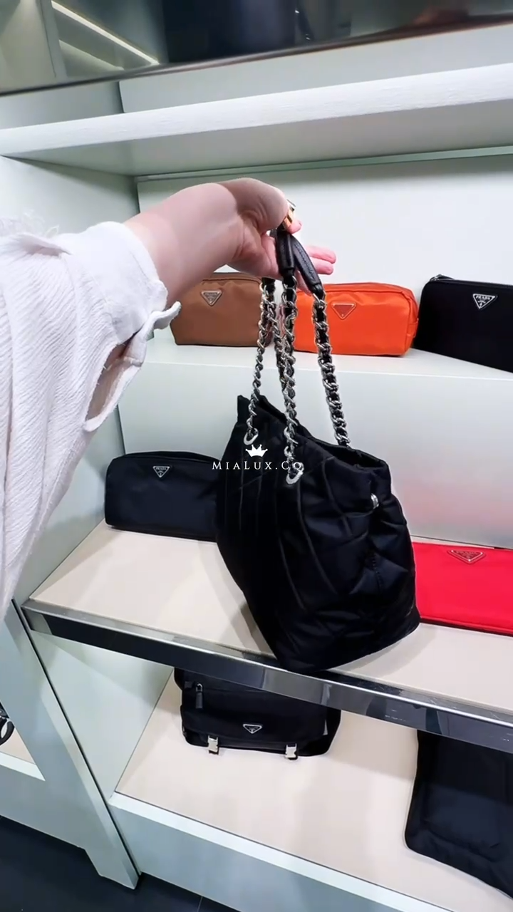 @Prada►Nylon 尼龍菱紋鍊包/P880🔔限時折🉐40400