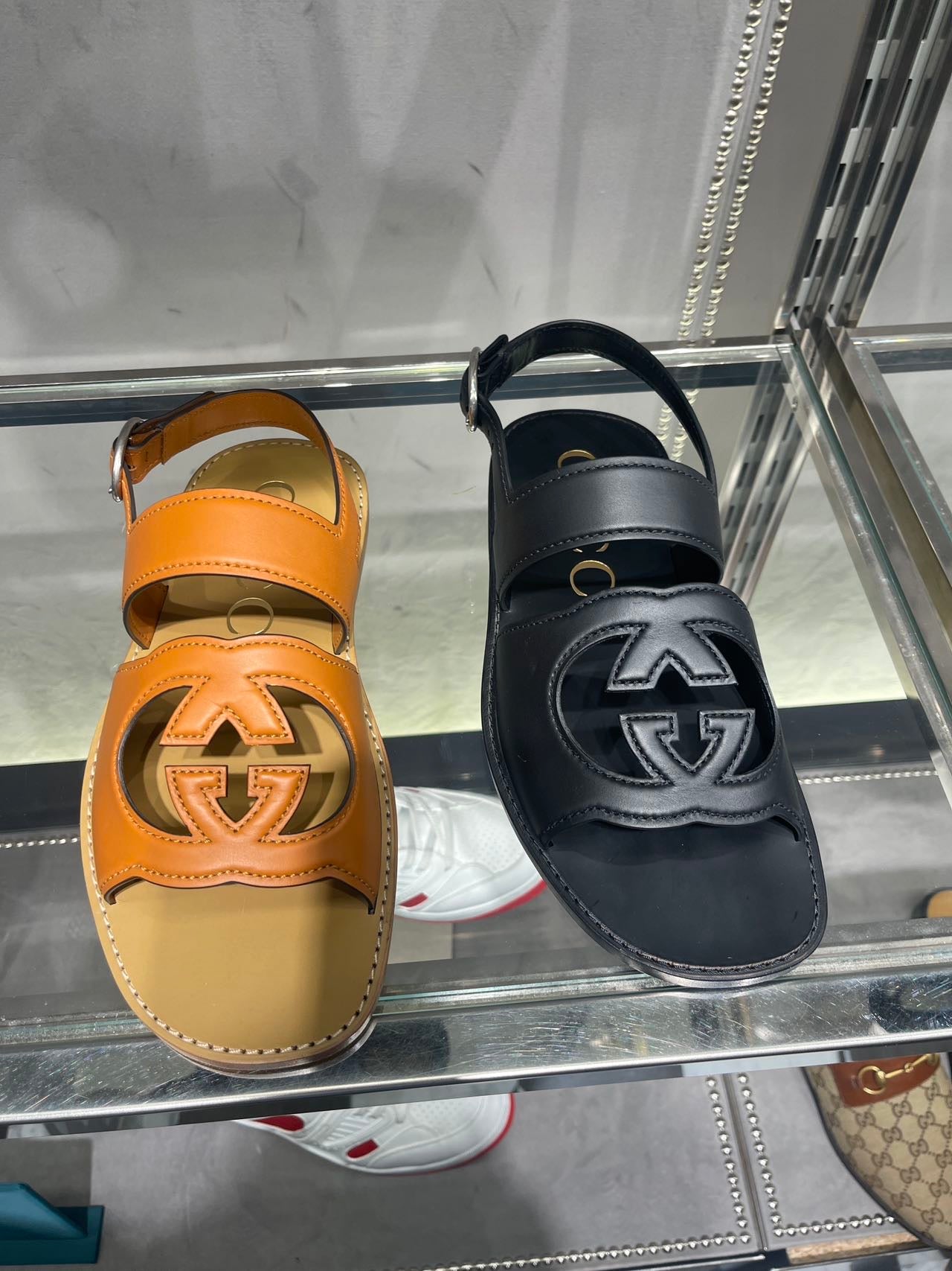 @Gucci Ember 皮拖鞋/660P330 🔔限時折🉐15850