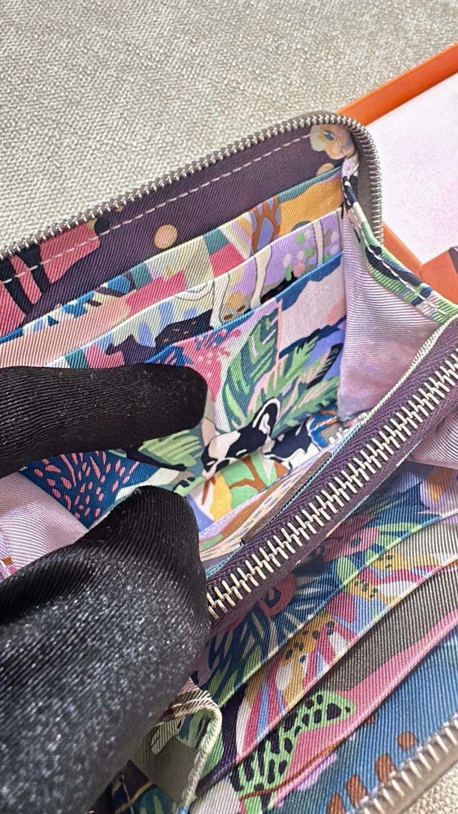 *現貨*Hermes Silk'in Compact Wallet 絲巾短夾大象灰 P32800 /T38500