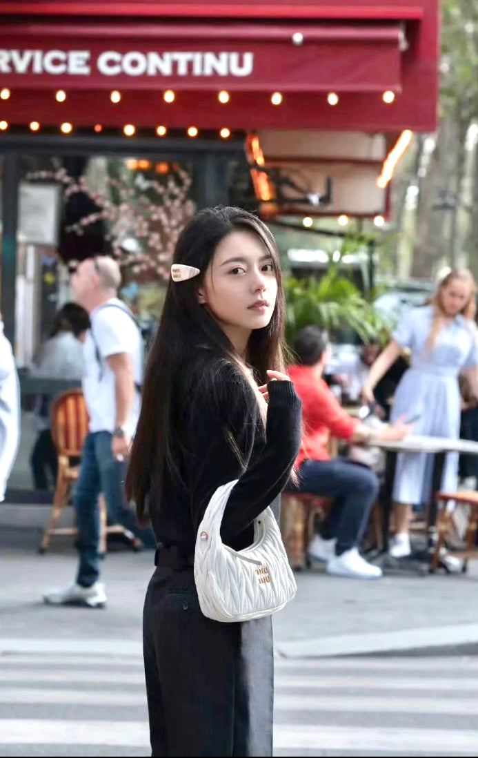 MiuMiu Patent Leather Hair Clip 漆皮髮夾/320E350 🍀🉐14200🇪🇺