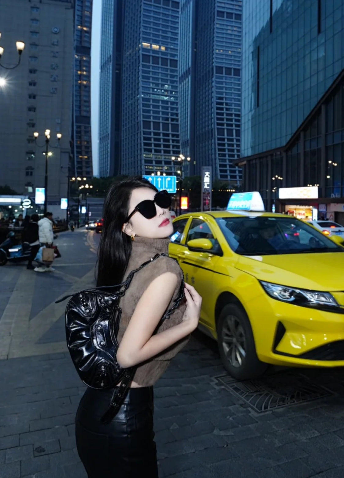 @Balenciaga▪️Cagole XS 亮皮半月機車包/P1035🔔限時折🉐47380