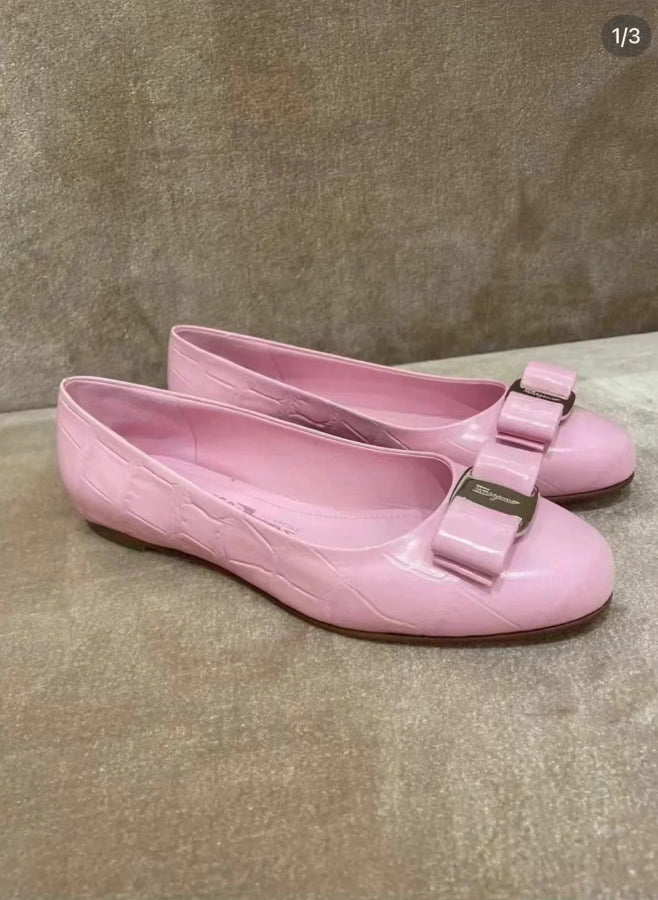 @Ferragamo Varina 粉色平底包鞋/575P287 🔥下殺🉐13720