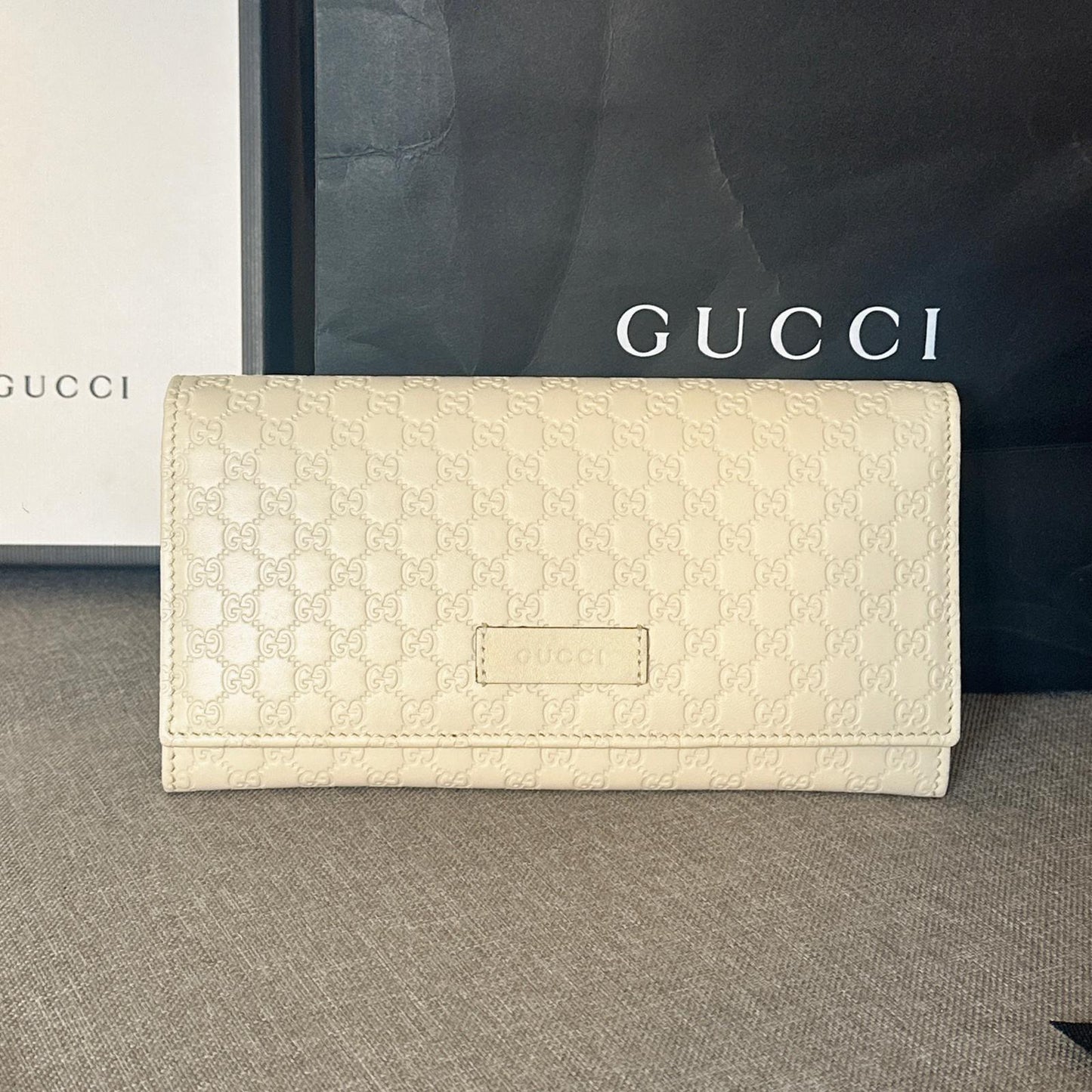 *現貨*@Gucci Calfskin 壓紋翻蓋長夾-白雪公主奶白 P7800 /T14000