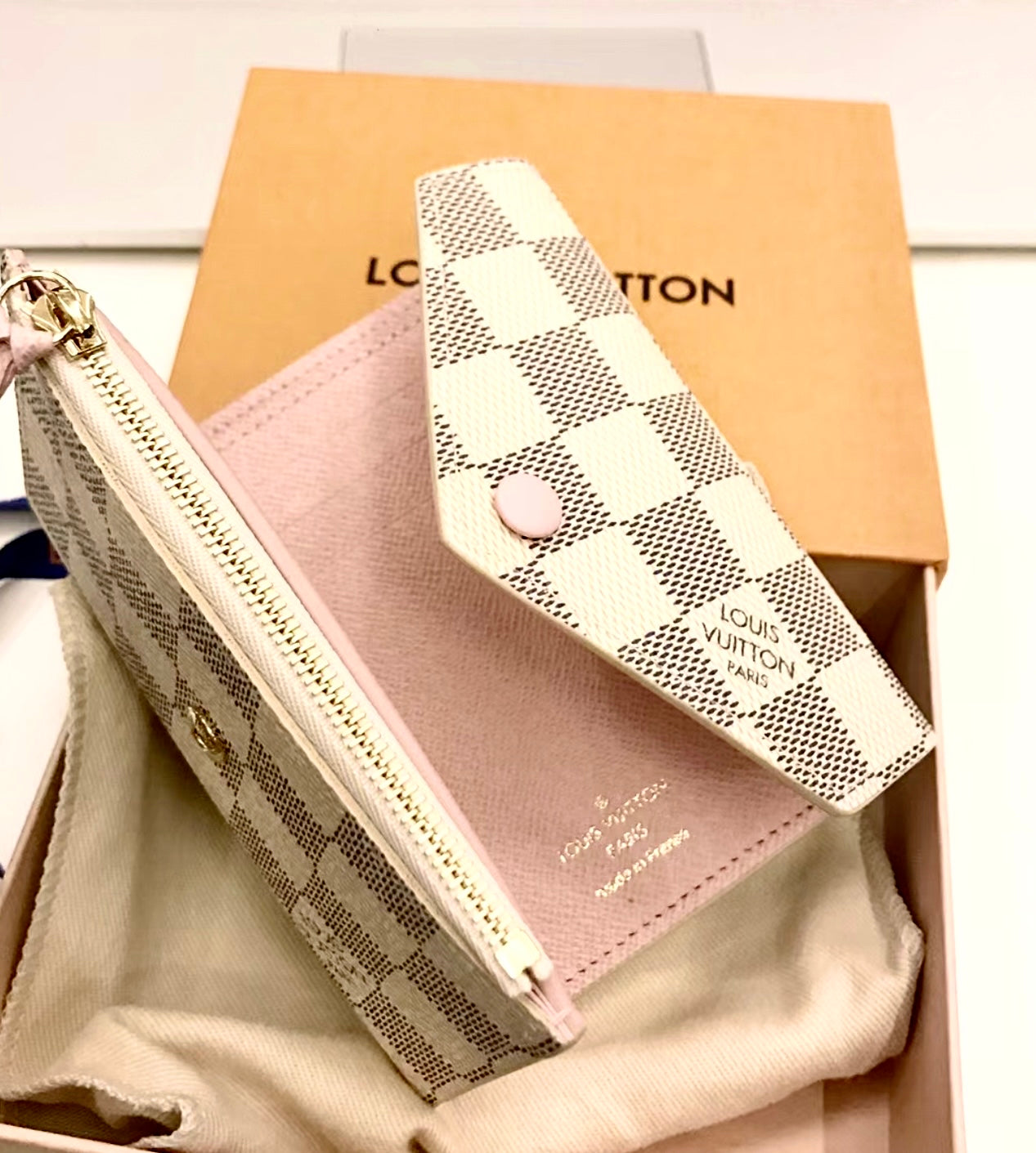 LV Victorine 白棋盤格信封短夾/420✨🉐18640