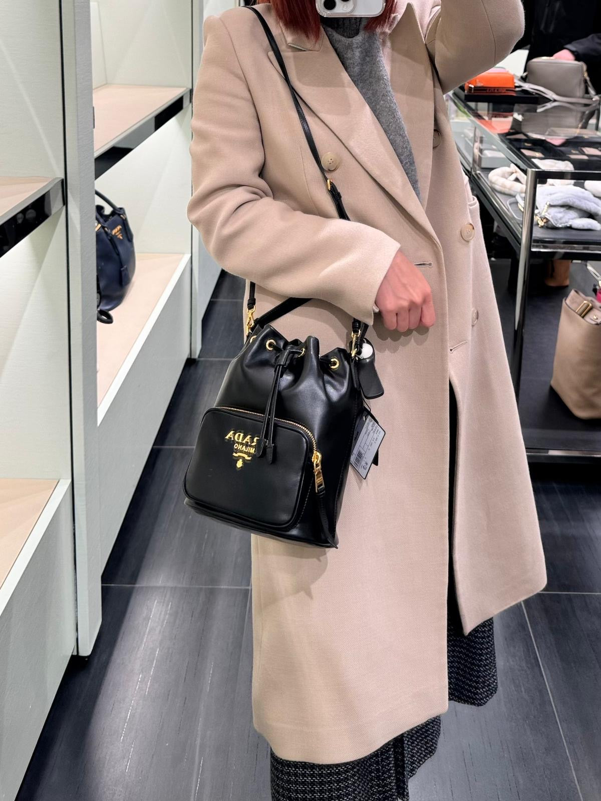 @Prada▪️Secchiello Vitello 皮革水桶包/970 🔔限時折🉐44450 🏷️