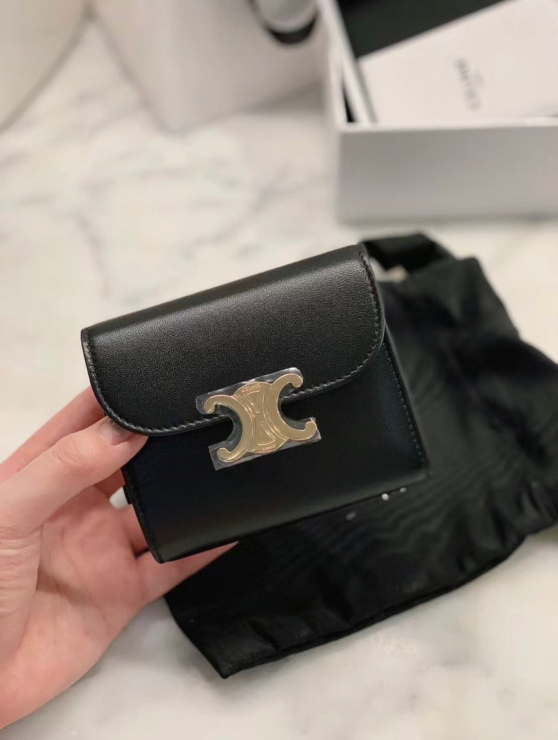 Celine▪️Flap Wallet Triomphe S 亮牛皮三折短夾/490E540 🉐19900🇪🇺