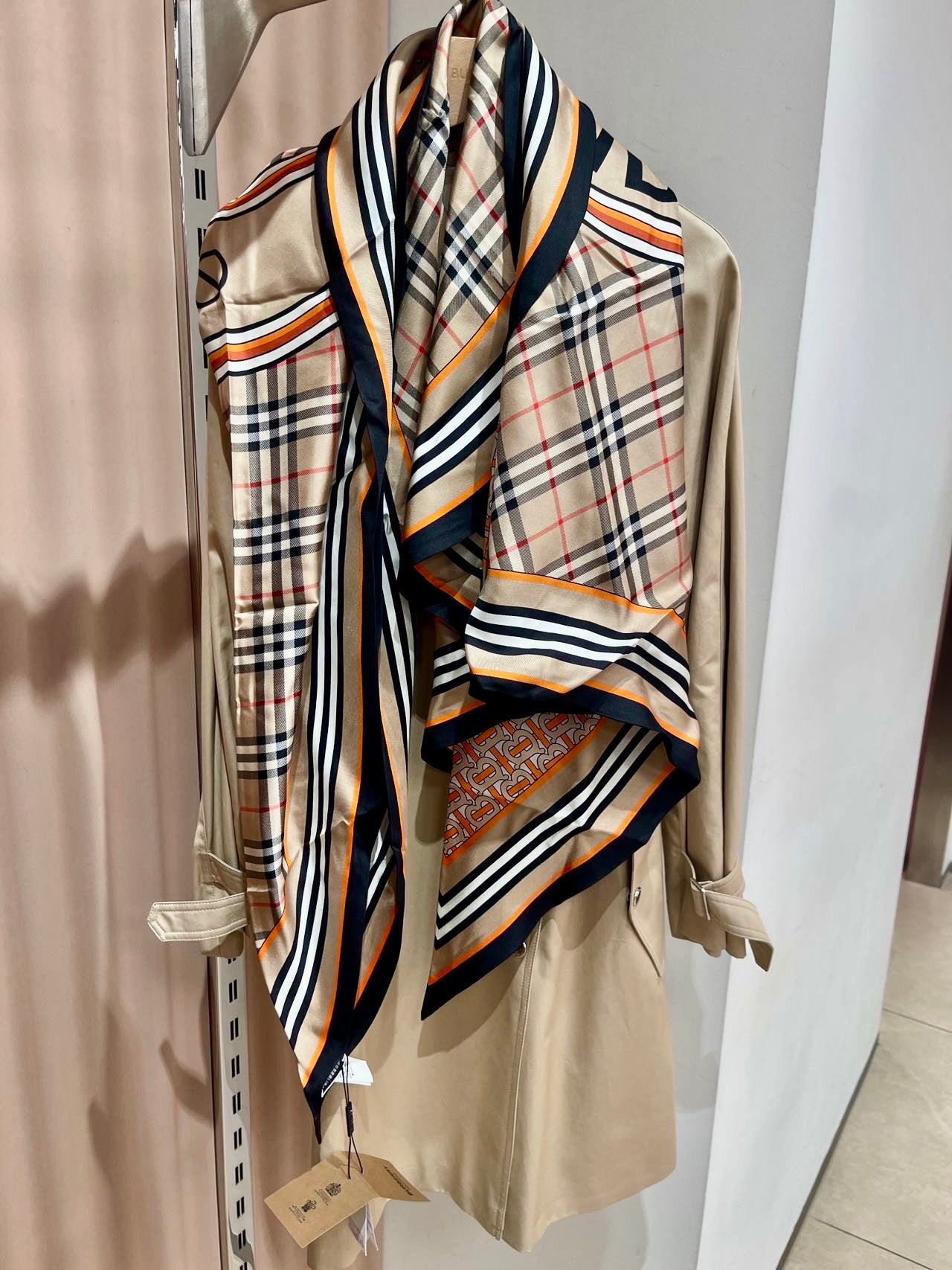 @Burberry 蒙太奇雙面真絲方巾/590P189 🔥下殺🉐9980