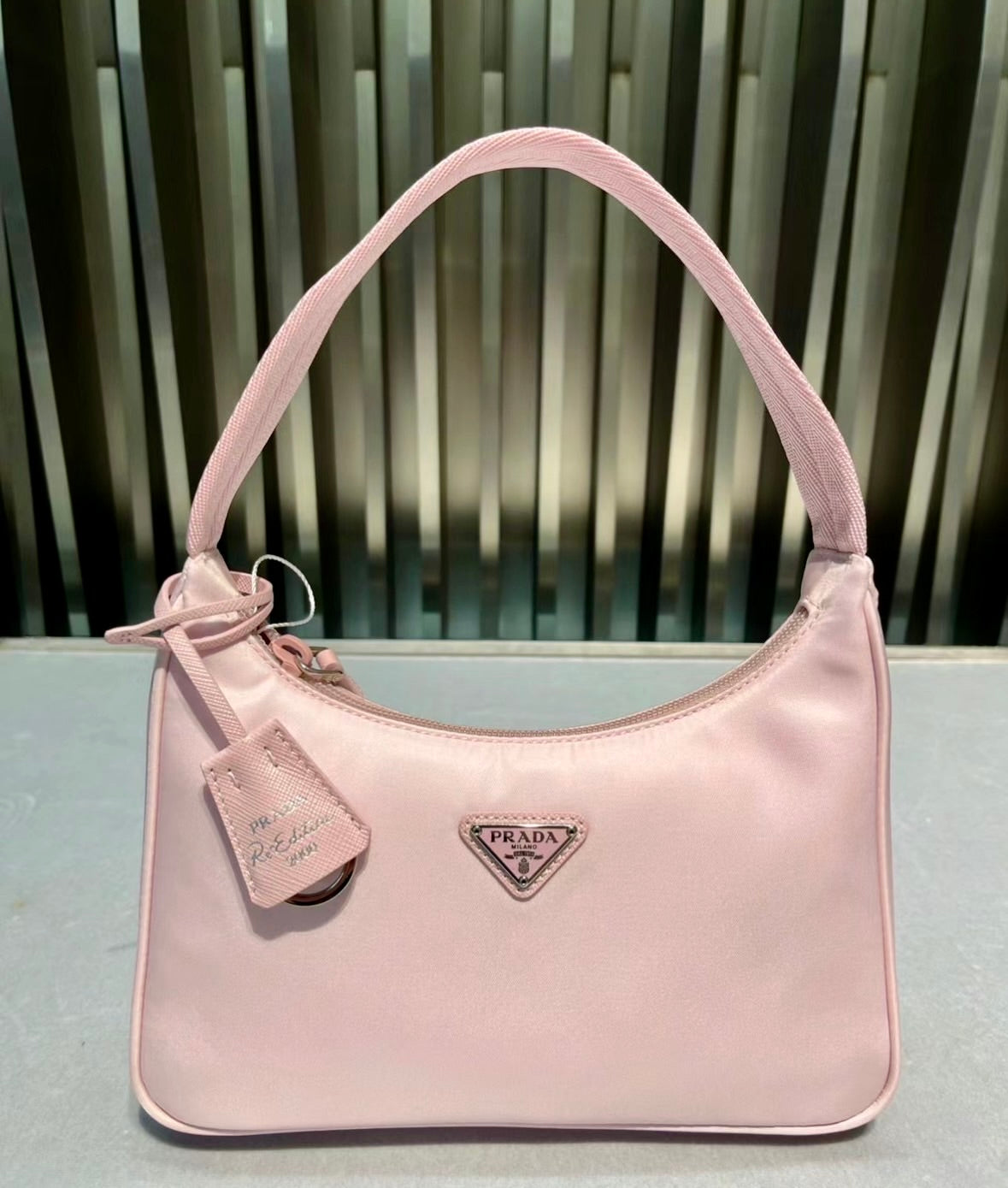 Prada Re-Edition 2000 Mini 尼龍腋下包/E920 🉐34120🇪🇺