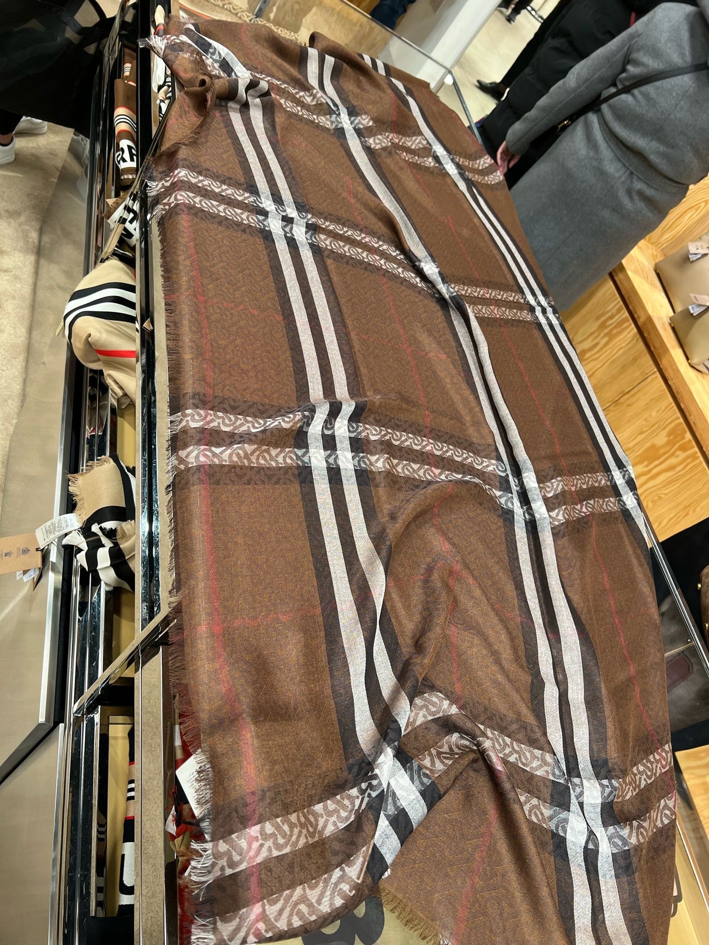 @Burberry TB 深咖色格紋圍巾/390P270 🔥折上七折🉐9310