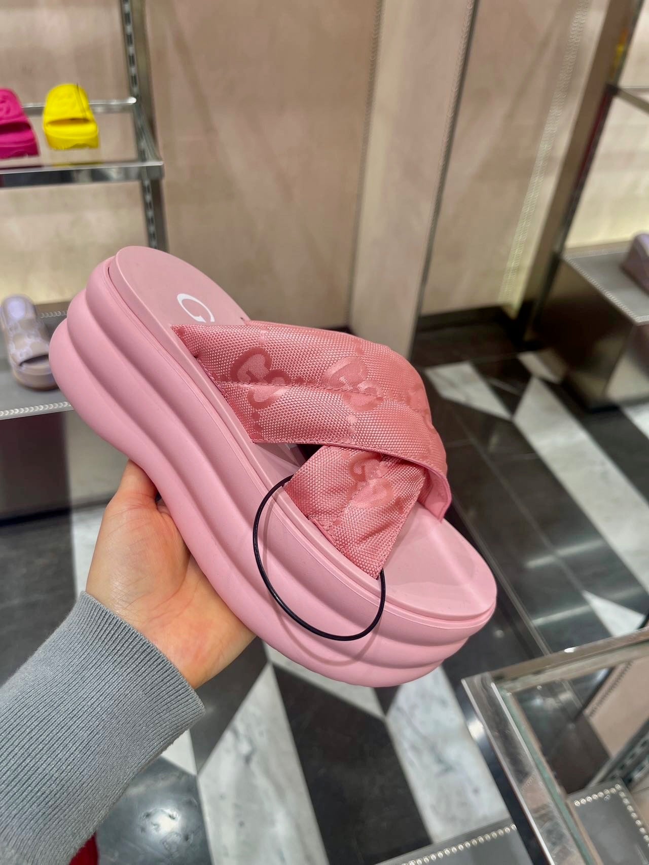 @Gucci Craze 女款厚底拖鞋/525P265 🔔限時折🉐12730