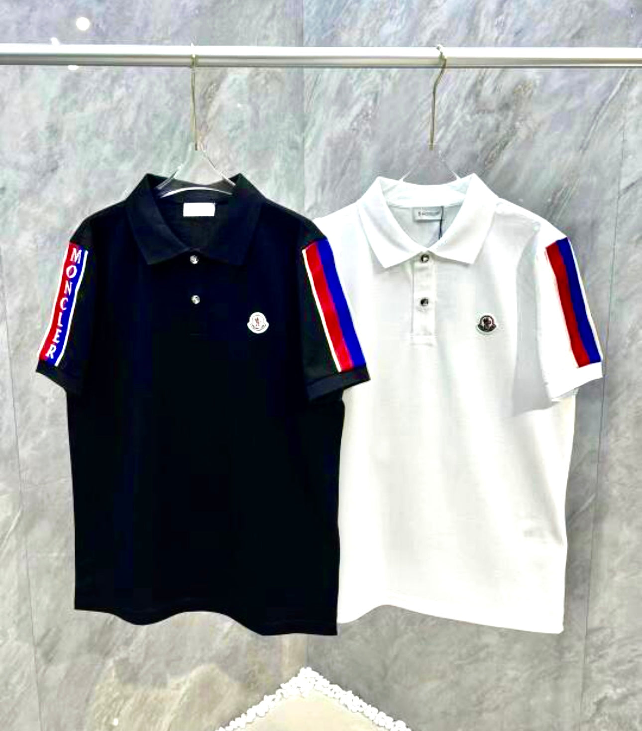 *@Moncler 雙肩飾帶Polo上衣 P234 🔔限時折扣 🉐11530