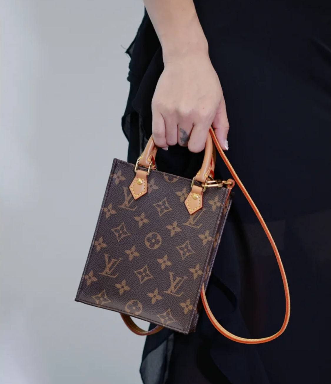 *現貨*LV Petit Sac Plat 小款琴譜包 P39800 /T63500