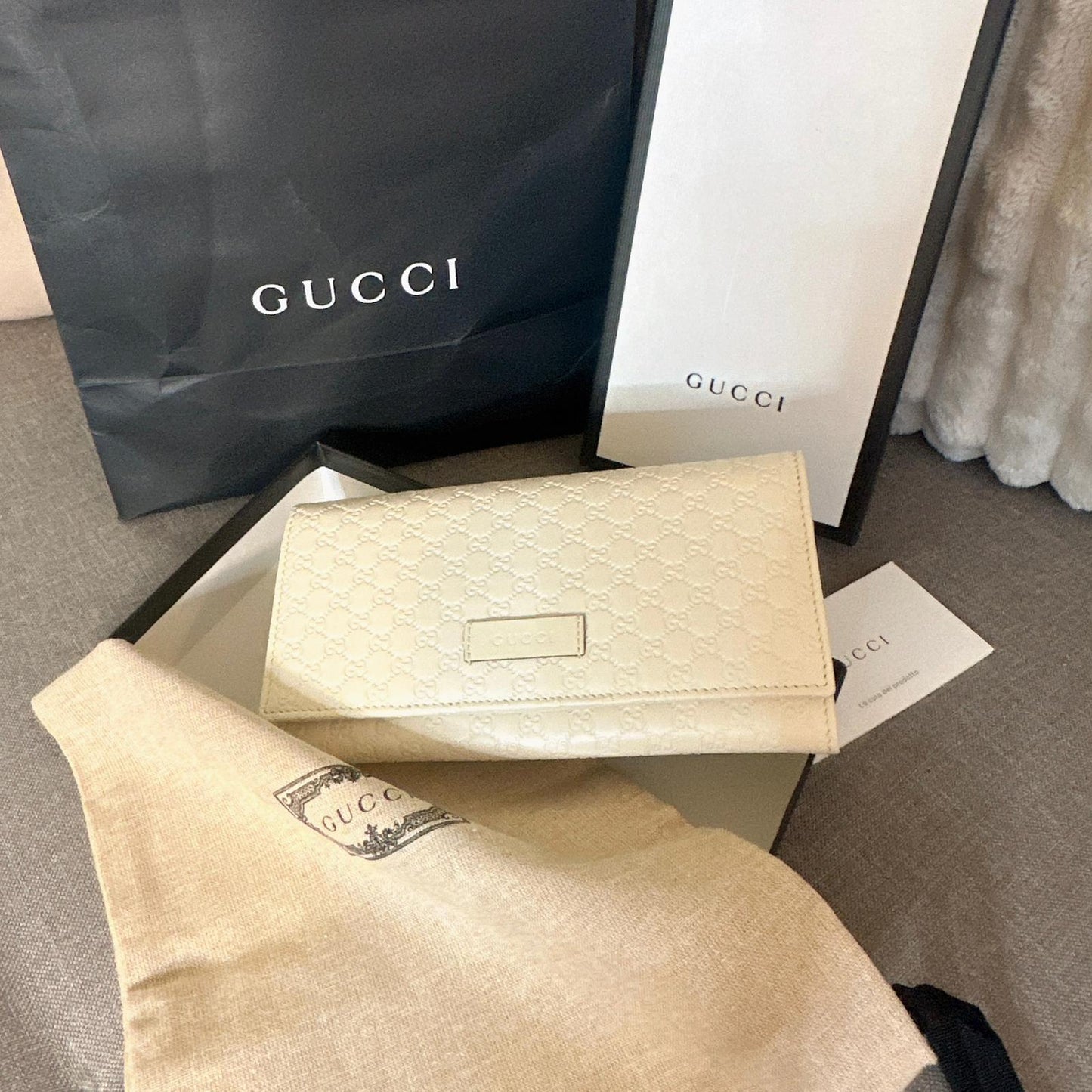 *現貨*@Gucci Calfskin 壓紋翻蓋長夾-白雪公主奶白 P7800 /T14000