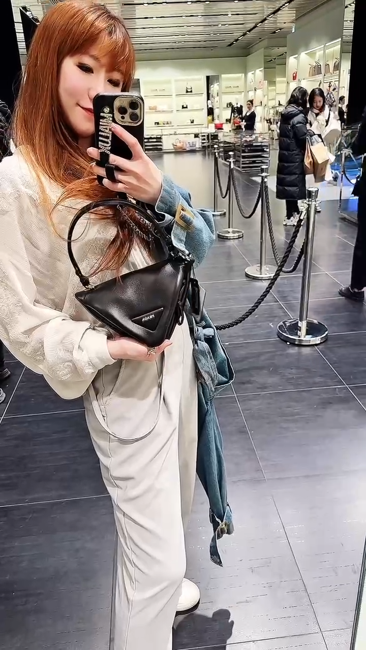 @Prada►Nappa 牛皮倒三角包/P1140