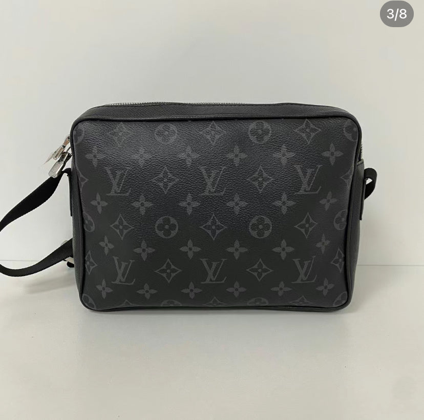❌LV Outdoor Messenger Bag 男生款郵差包/1650 ✨🉐68650