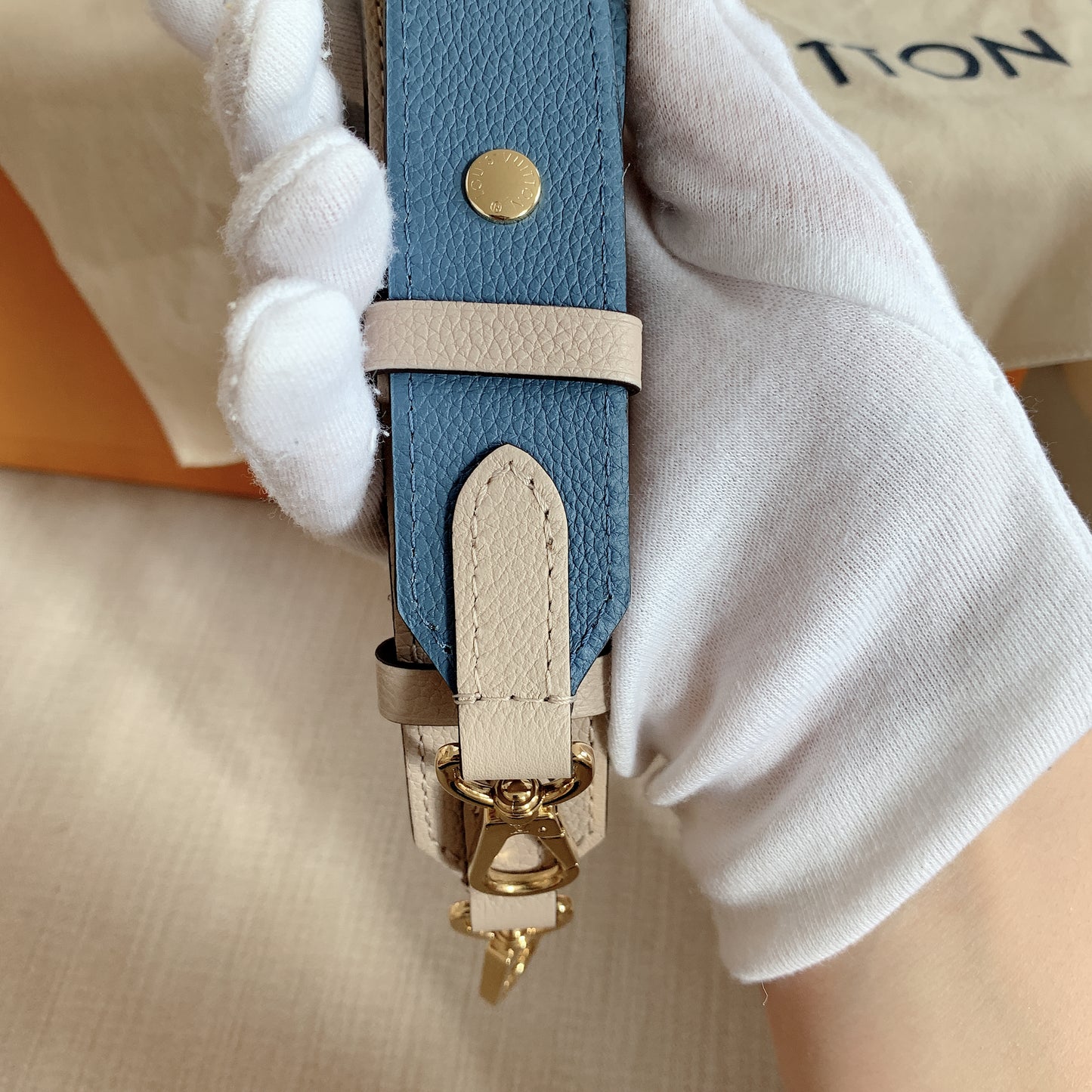 LV▪️Lockme Tender 牛皮鎖翻蓋包/2050✨🉐85050