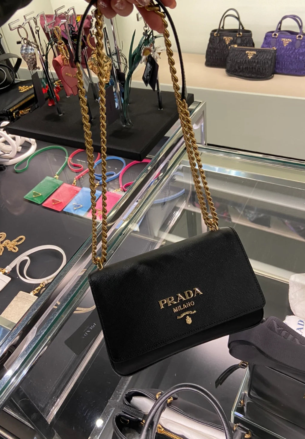 @Prada▪️Pattina 小款防刮皮翻蓋鏈條肩背包/880🔔限時折🉐40600