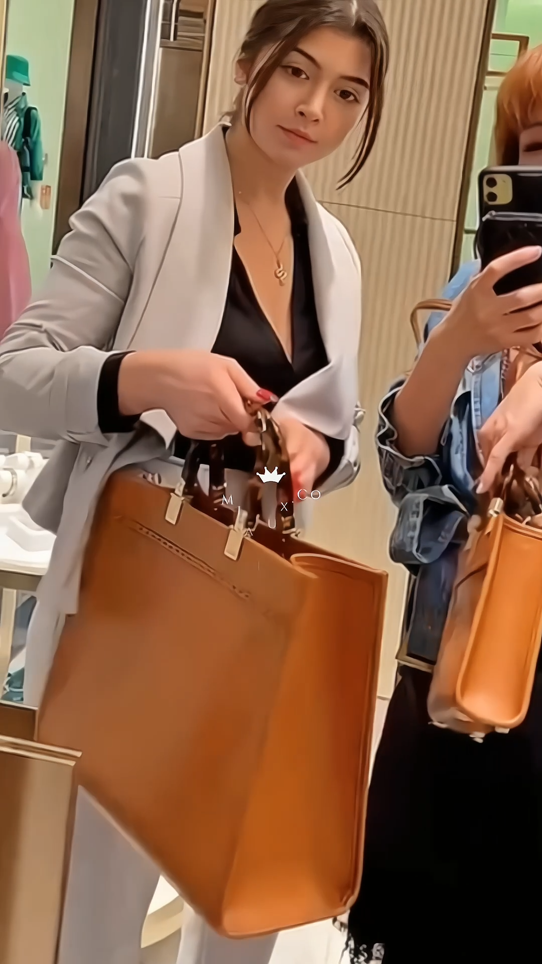 Fendi▪️Sunshine M 陽光托特包/2250E2500 🉐88500🇪🇺