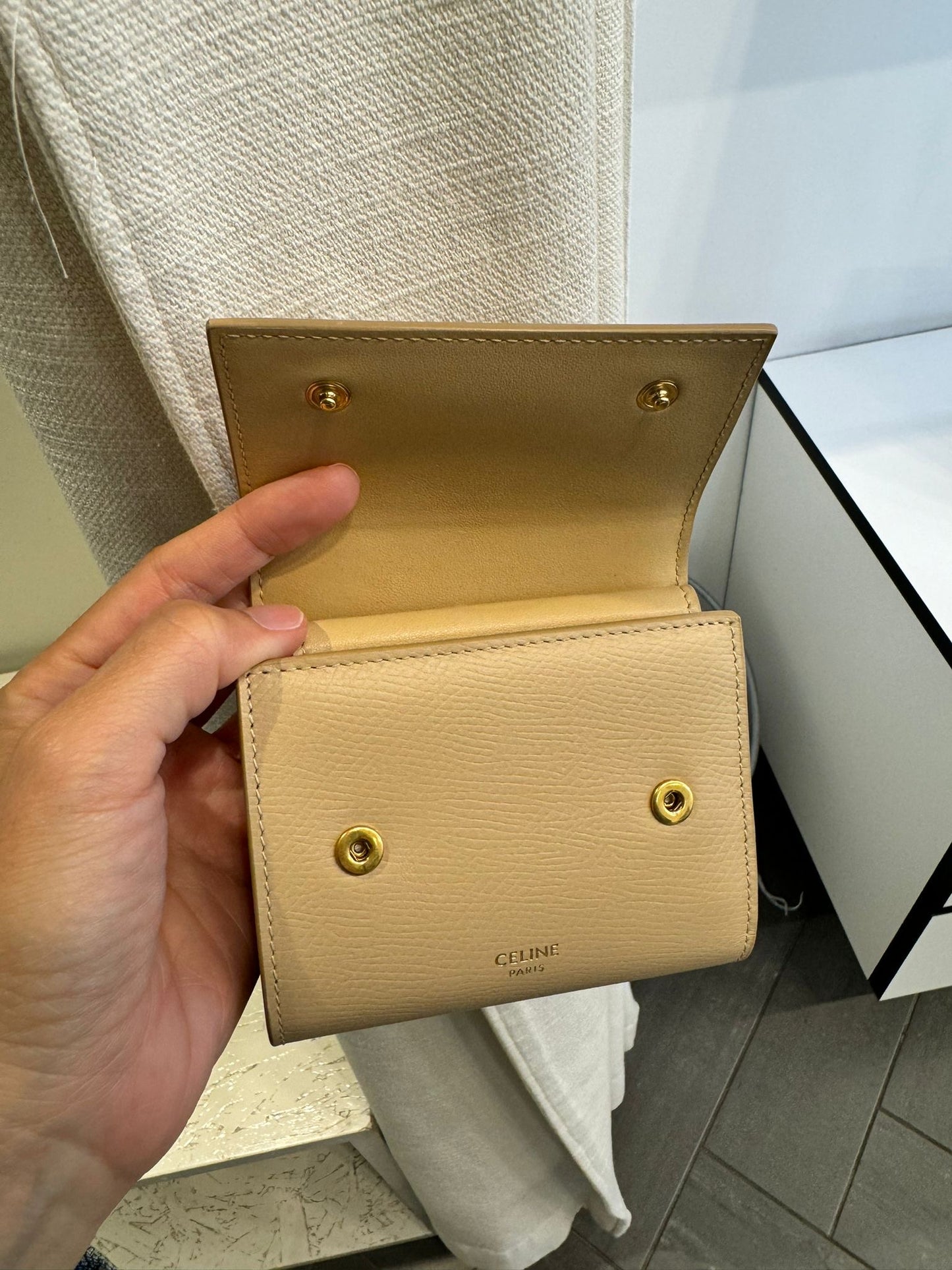 @Celine Trifold 素色折疊短夾/435P270 🔔限時折🉐12950