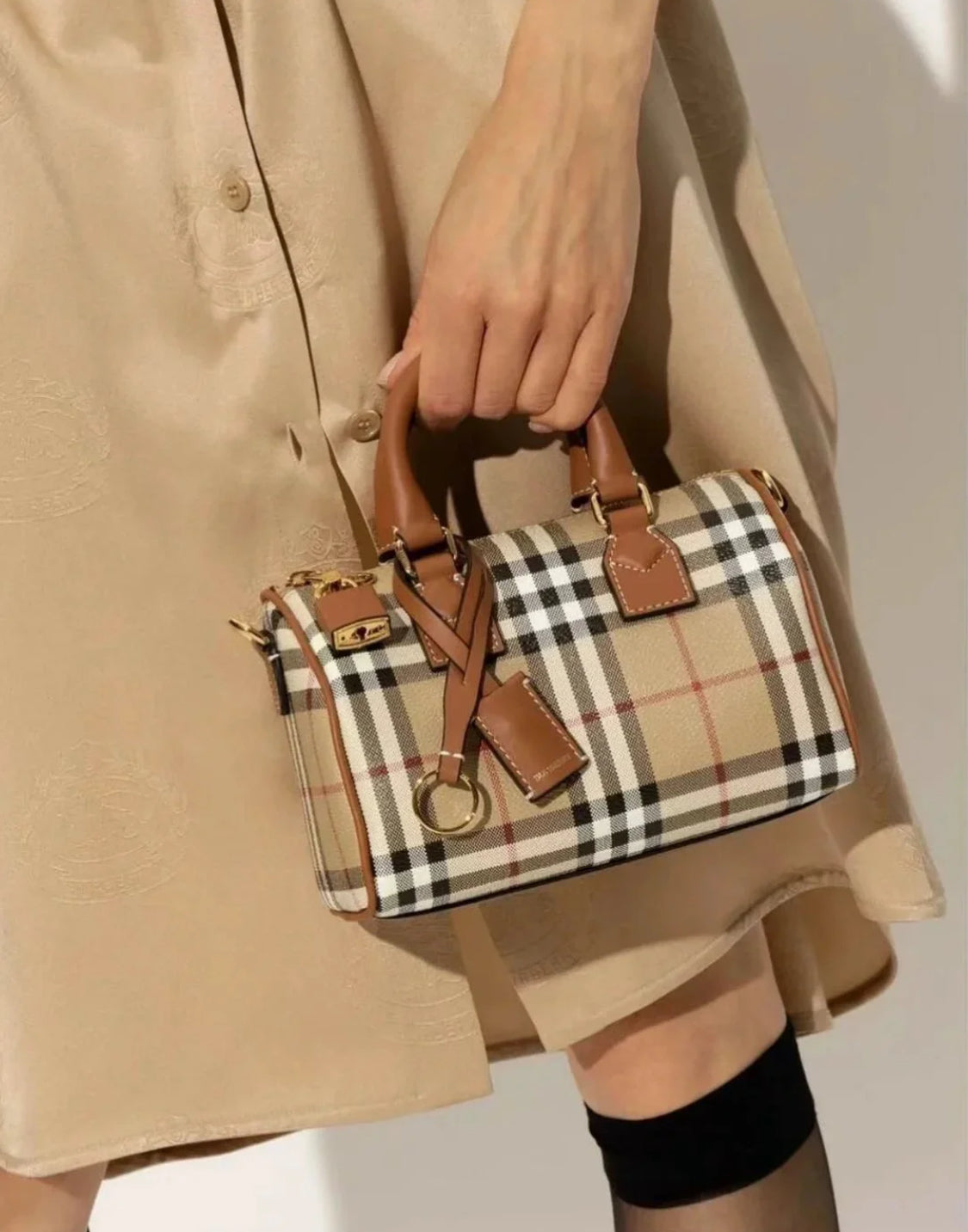 Burberry Bowling Mini 保齡球包/1010C880 ㊙️折扣🉐37080💰