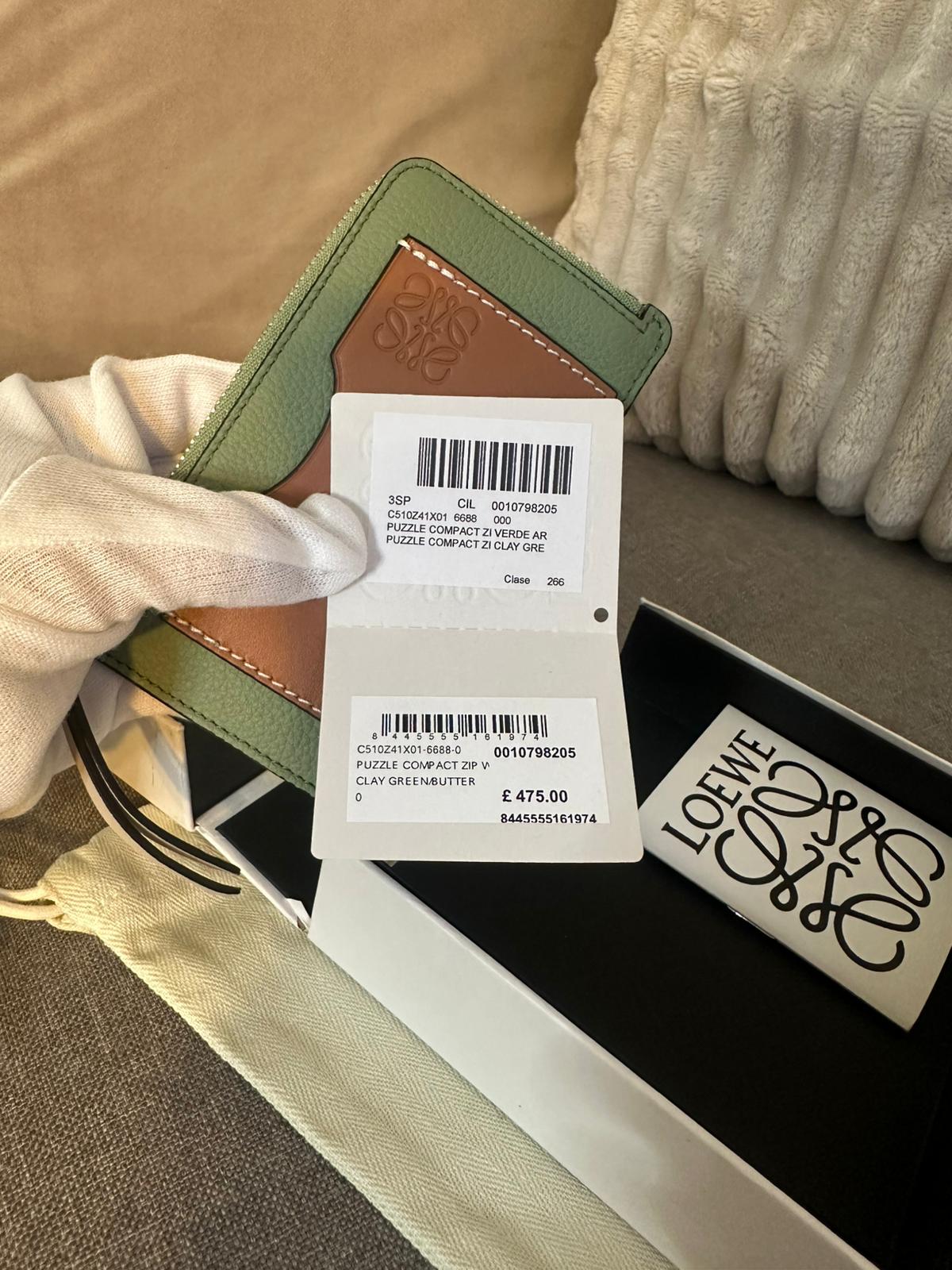 *現貨*Loewe▪️Coin Cardholder 軟粒面牛皮拉鍊卡包-迷迭香綠 P8500 /T14000