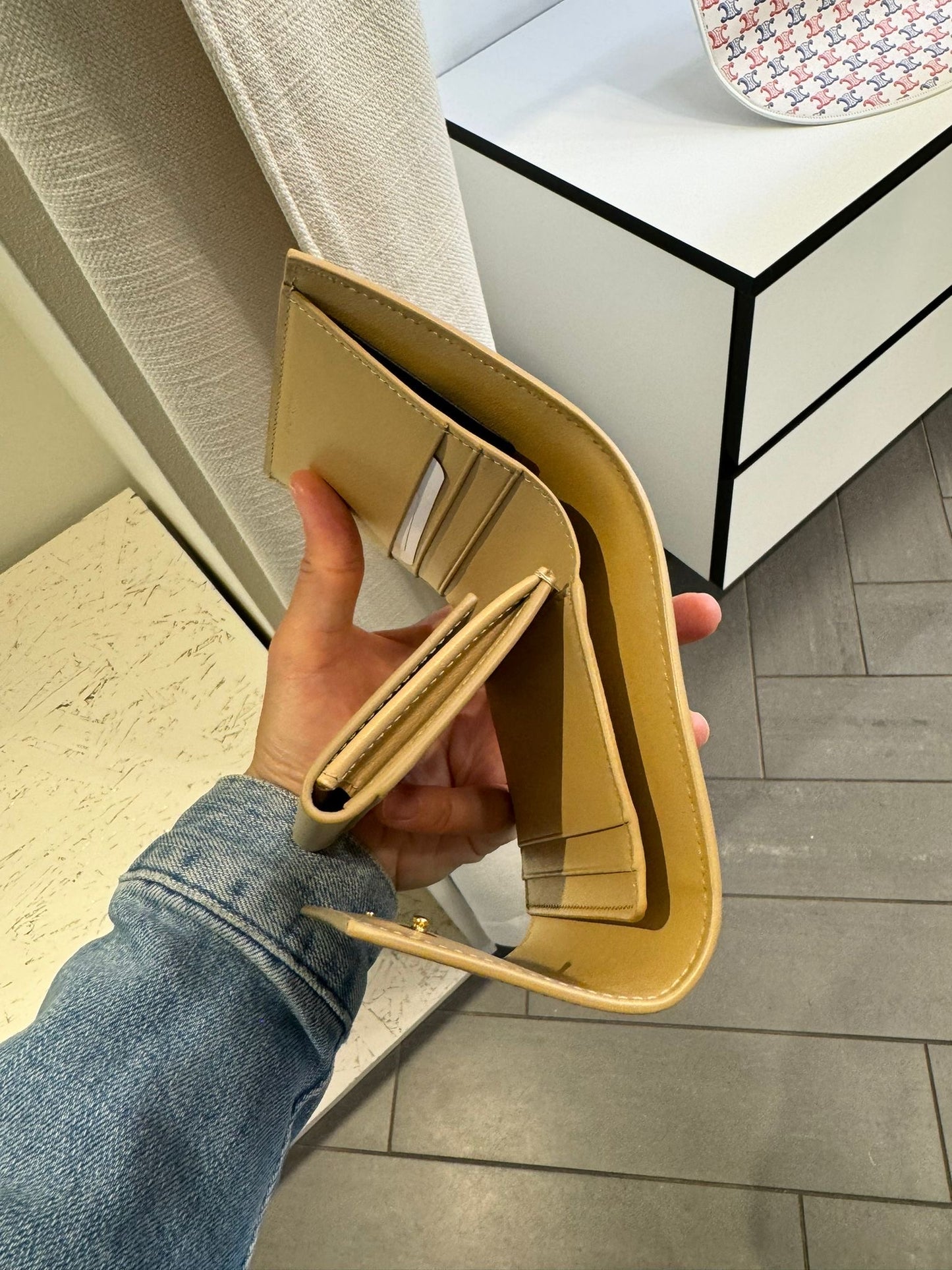 @Celine Trifold 素色折疊短夾/435P270 🔔限時折🉐12950