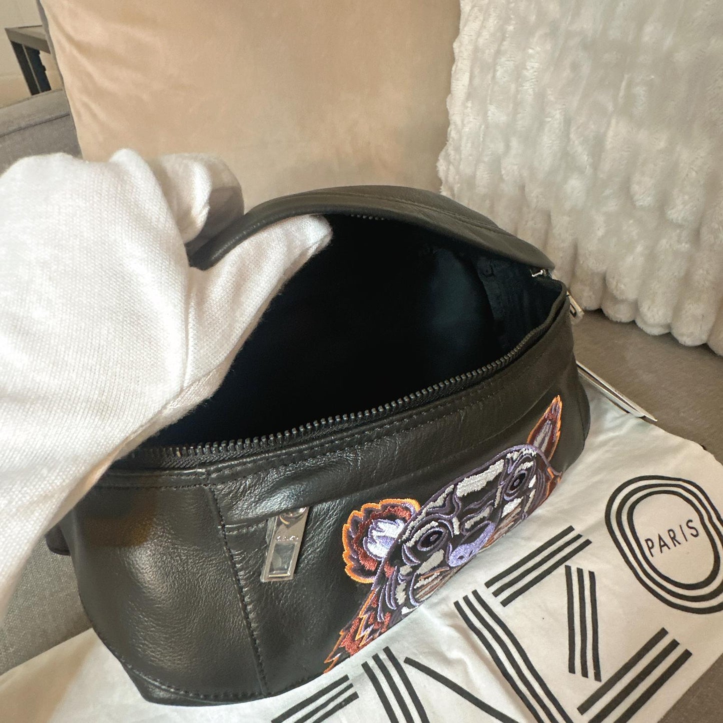 *現貨*@Kenzo▪️Bumbag 小牛皮虎頭胸包-黑 P9000 /T13800