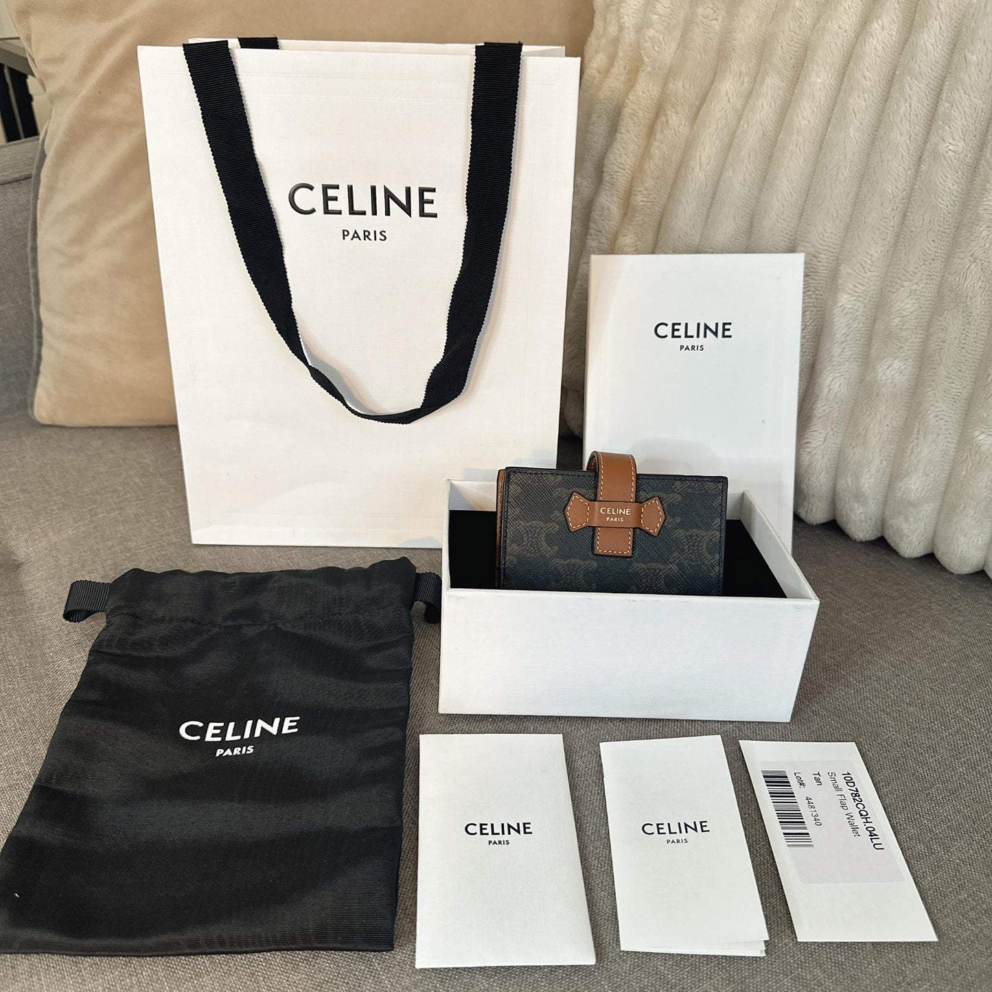 *現貨*Celine▪️Strap In Triomphe S 老花牛皮短夾-棕 P12000 /T20000